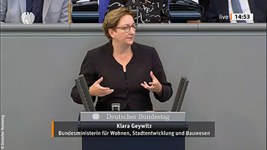 Die Bundesministerin Klara Geywitz bei Ihrer Rede im Deutschen Bundestag am 05. September 2023