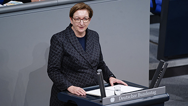 Die Bundesministerin Klara Geywitz bei Ihrer Rede im Deutschen Bundestag am 29. November 2023