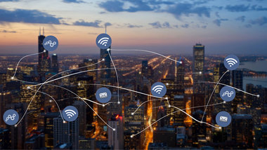 Skyline mit Symbolen für Konnektivität