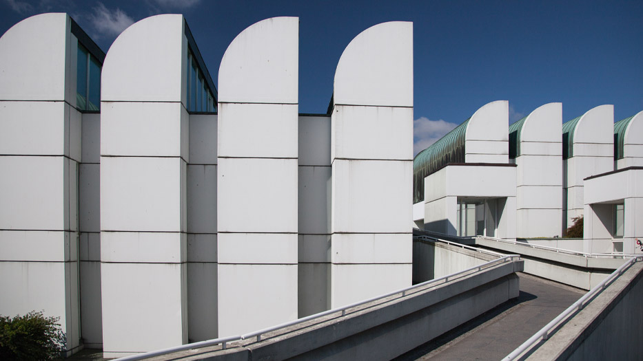 Blick auf die Aussenfassade vom Bauhausarchiv in Berlin