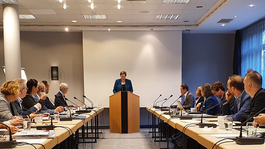 Bundesministerin Klara Geywitz bei ihrer Rede am Rednerpult