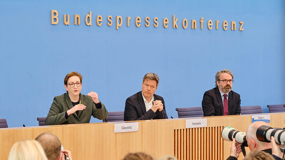 Bundesministerin Geywitz und Bundesminister Habeck bei der Pressekonferenz in der Bundespressekonferenz