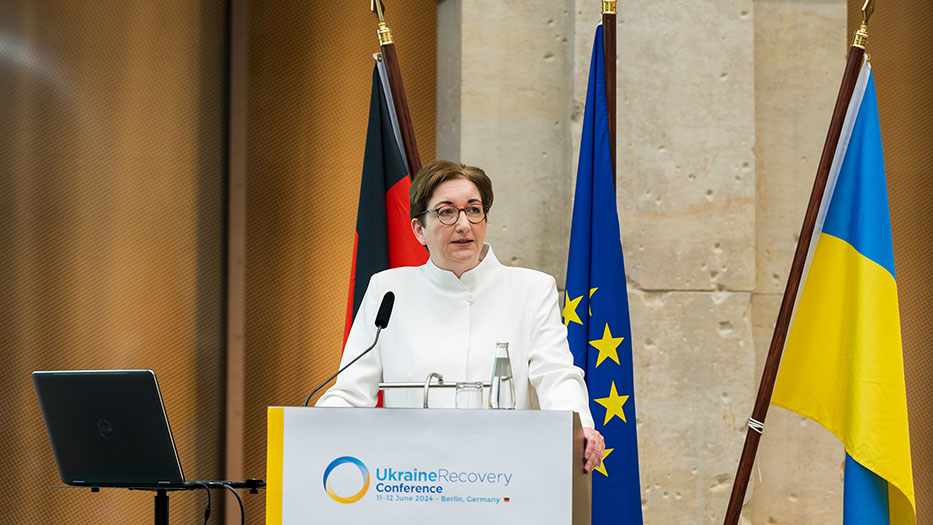 Ministerin Klara Geywitz am Rednerpult
