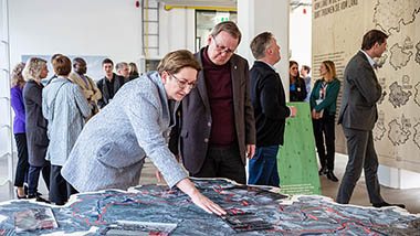 Am 4. Mai 2023 eröffnete Bundesbauministerin Klara Geywitz in Begleitung von Ministerpräsident Bodo Ramelow die Ausstellung der Internationalen Bauausstellung Thüringen.